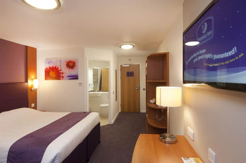 Premier Inn London Leicester Square Exterior foto