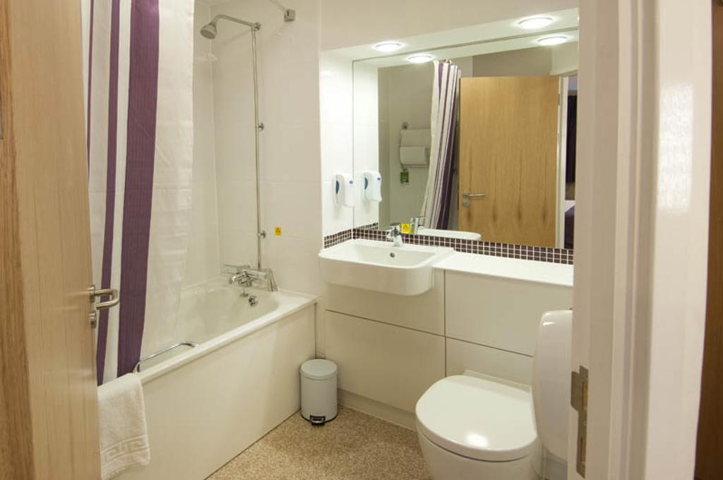Premier Inn London Leicester Square Exterior foto