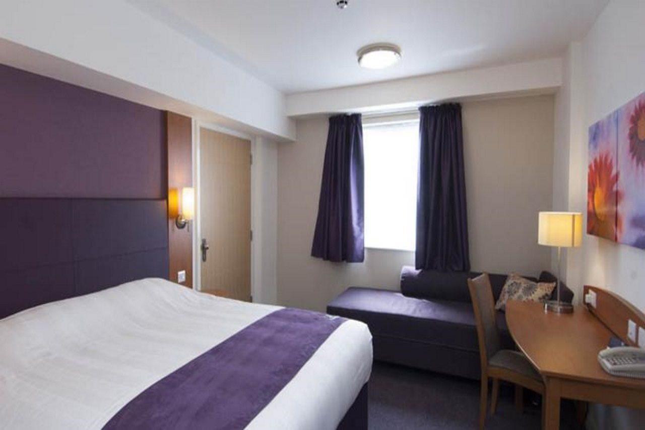 Premier Inn London Leicester Square Exterior foto